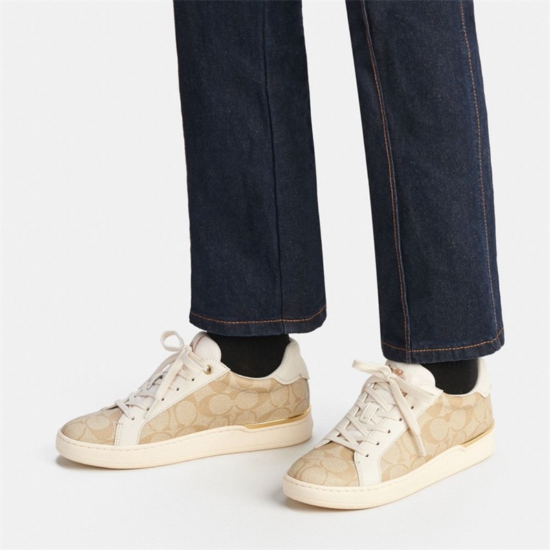 Adidași Dama Coach Clip Low Top In Signature Canvas Kaki Deschis | Romania-467029