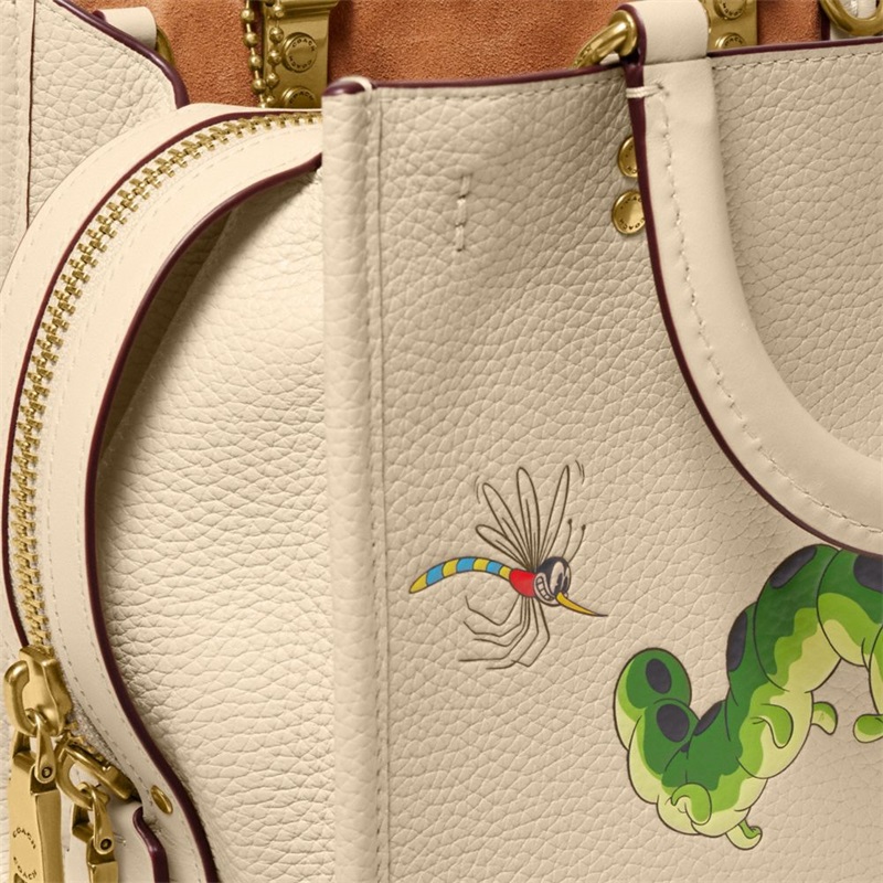 Geanta De Umar Dama Coach Disney X Coach Rogue 25 In Regenerative Leather With Mickey Mouse And Caterpillar Albi | Romania-413906