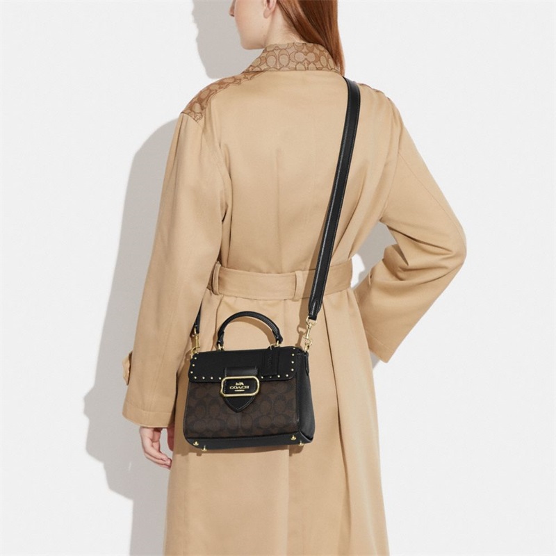 Geanta Satchel Dama Coach Top Handle In Colorblock Signature Canvas With Rivets Aurii Maro Negrii Colorati | Romania-198457