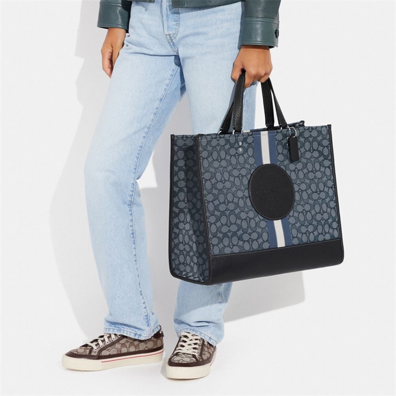 Geanta Tote Dama Coach Dempsey 40 In Signature Jacquard With Stripe And Coach Patch Argintii Bleumarin Colorati | Romania-360597