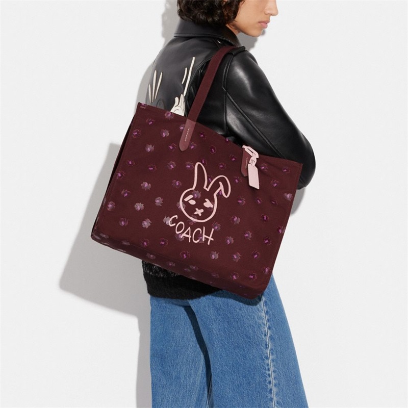 Geanta Tote Dama Coach Lunar New Year 42 With Rabbit In 100 Percent Recycled Canvas Colorati | Romania-507698